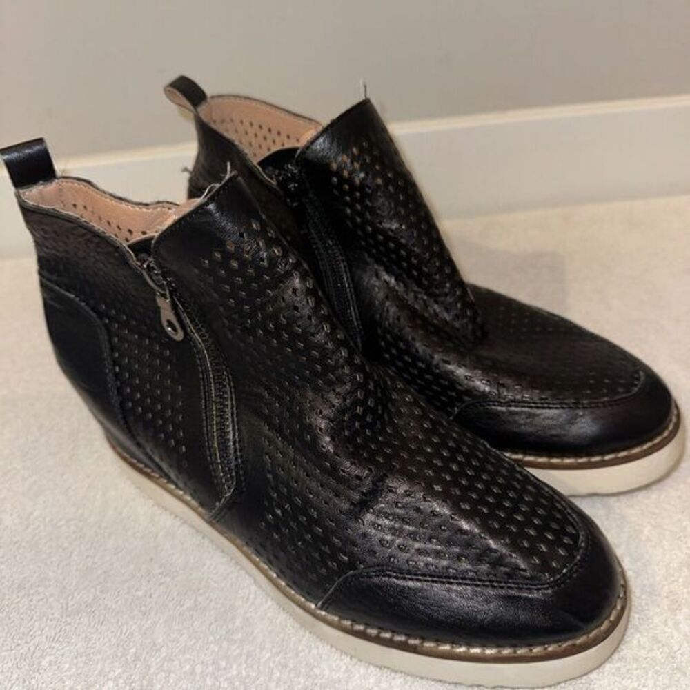 MI,IM "The Lamber" Black Perforated Double-Zip  Wedge‎ Booties Size 6.5